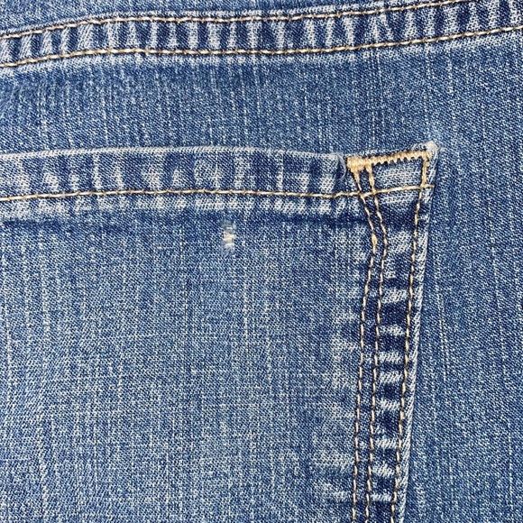 Levi’s Signature cuffed denim shorts - Picture 4 of 8